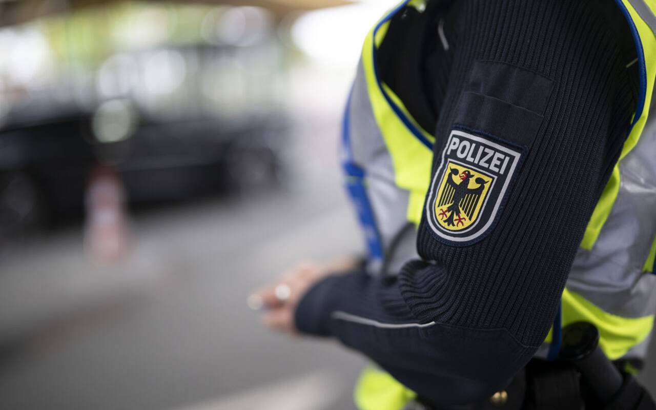 Logo der deutschen Bundespolizei, aufgenommen am Zollamt Konstanz-Autobahn an der Grenze zwischen Kreuzlingen in der Schweiz und Konstanz in Deutschland.