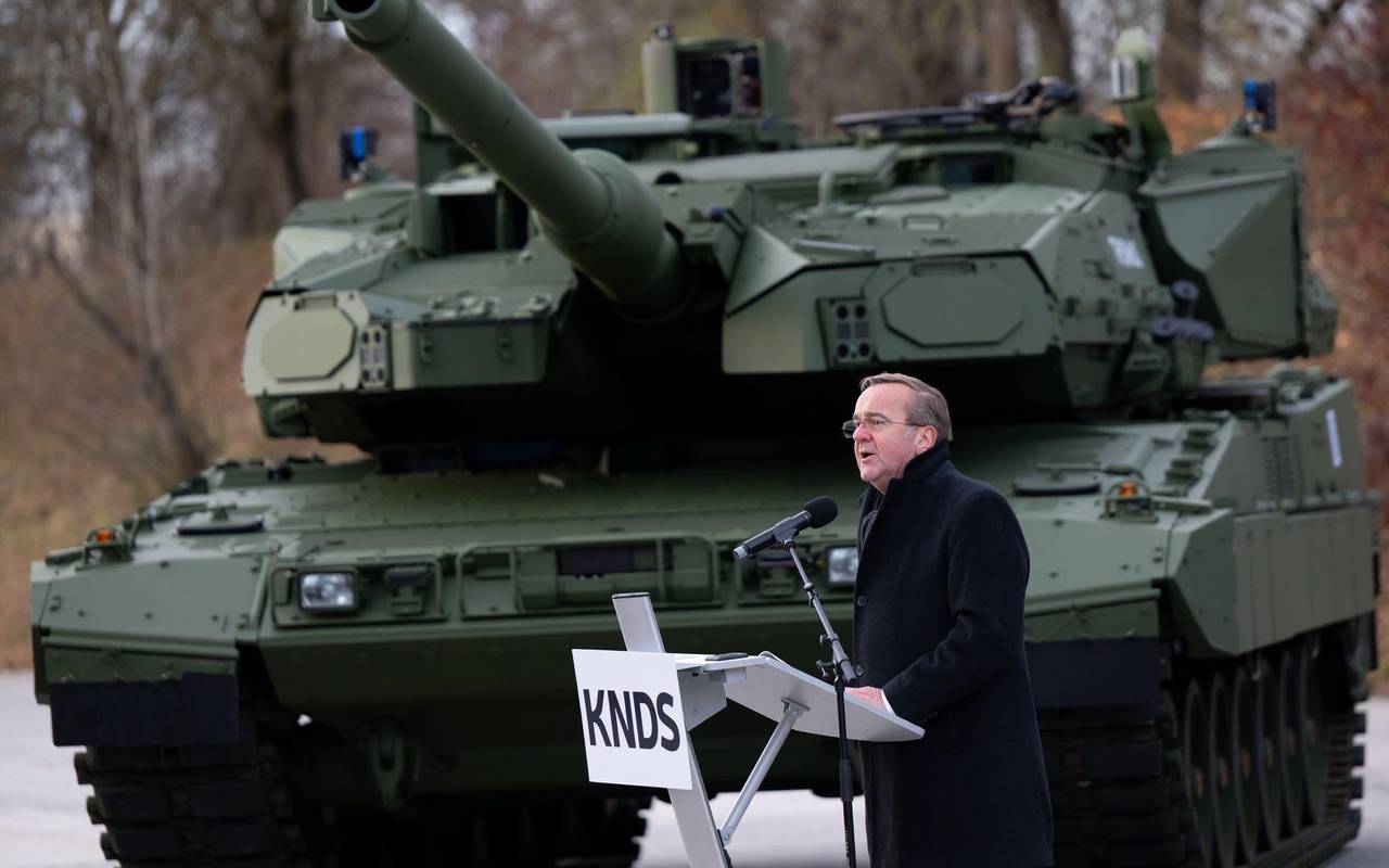 Roll-Out Leopard 2A8 und Panzerhaubitze 2000