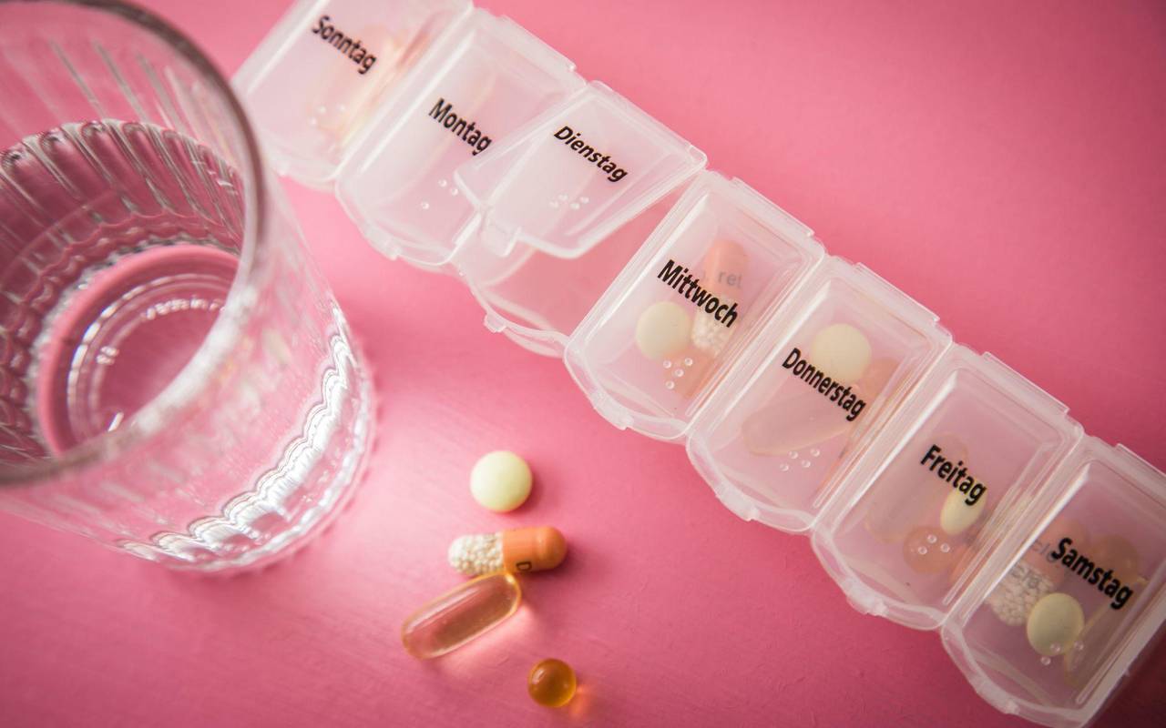 Wochendispenser mit Tabletten