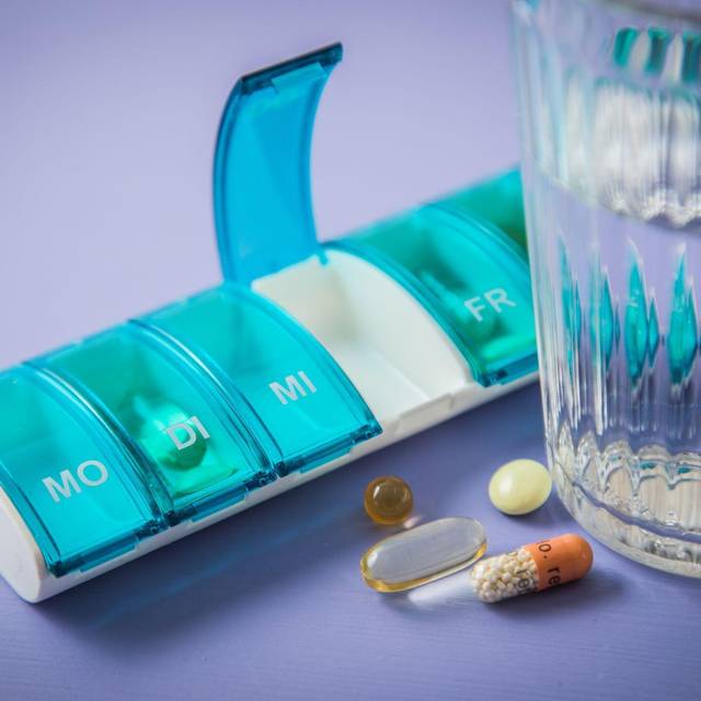 Wochendispenser mit Tabletten