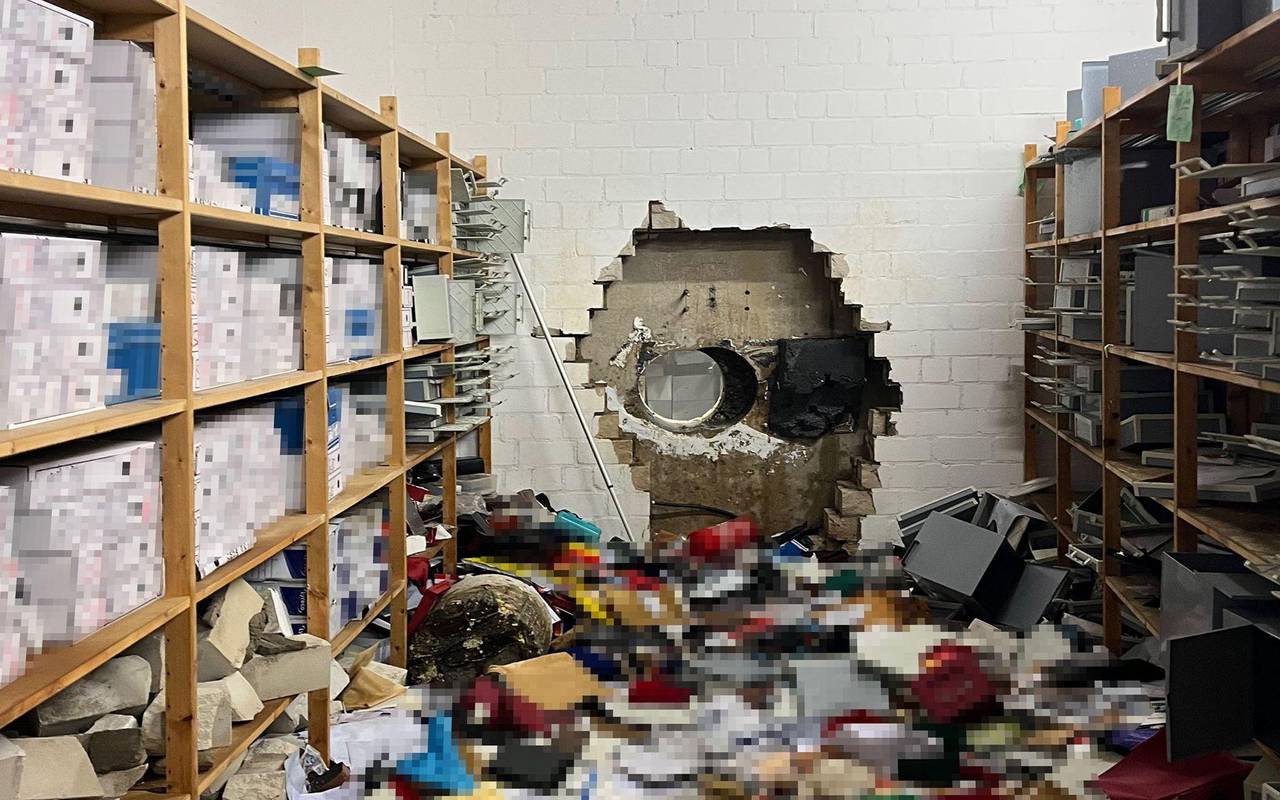 Bankeinbruch - Tresorraum mit Bohrer aufgebrochen