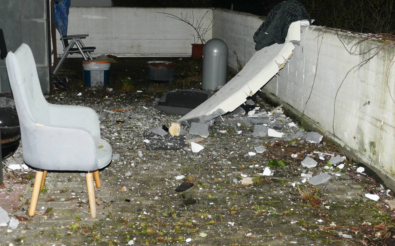 Trümmer nach Explosion in Wohnung