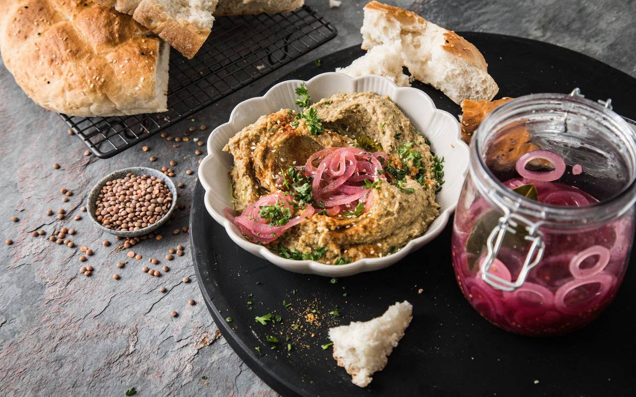 Linsen-Hummus aus braunen Berglinsen