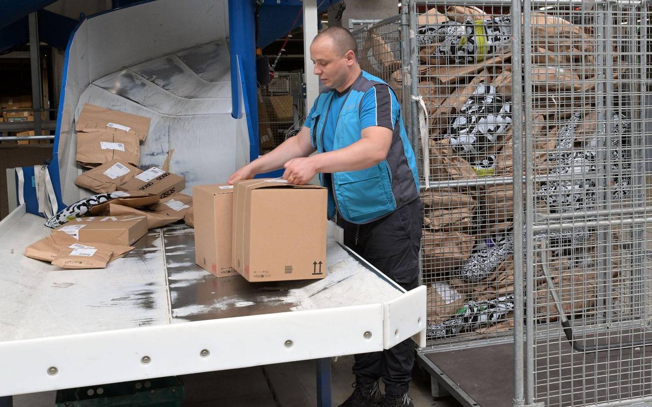 Brandenburgs Ministerpräsident besucht Firma Hermes Logistik