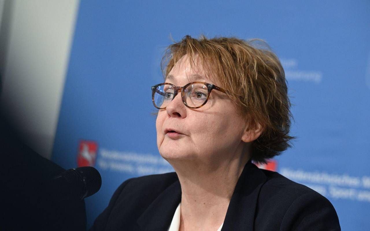 Pressekonferenz mit Niedersachsens Innenministerin Behrens (SPD)