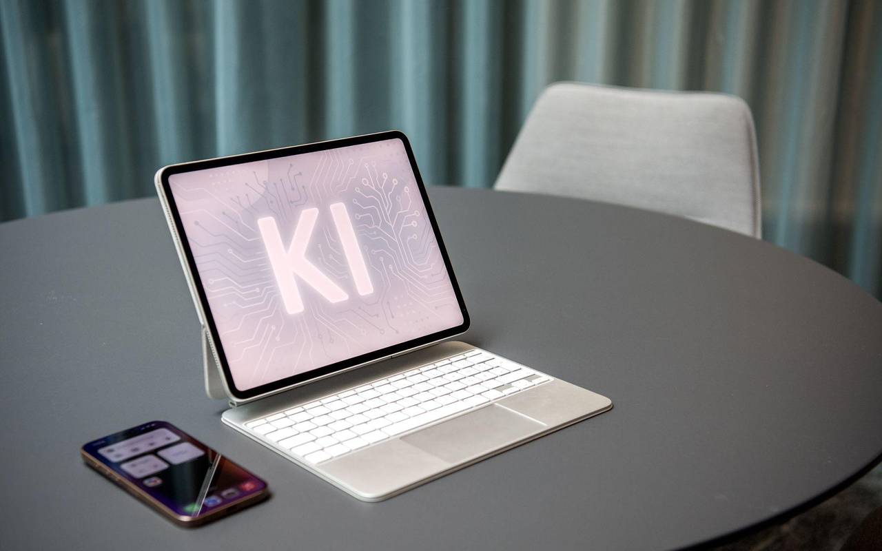 Ein KI-Assistent ist auf einem iPad zu sehen