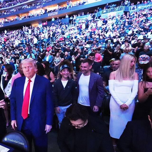 FBI-Agenten lernen Kampftechniken von MMA-Stars