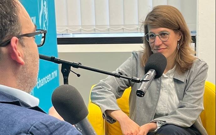 NRW-Kinder- und Familienministerin Verena Schäffer im Interview mit José Narciandi