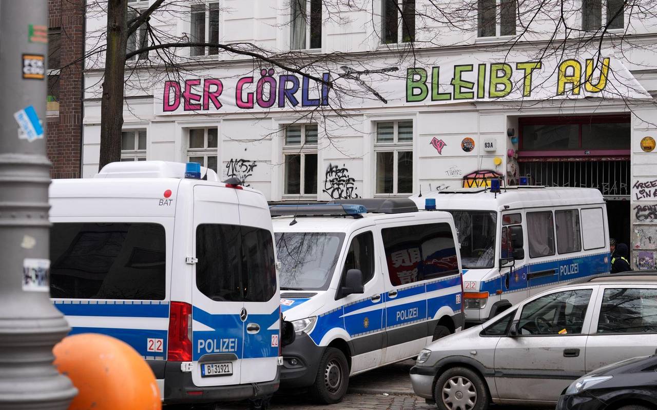 Razzia nach Anschlag auf Strommast im September in Berlin