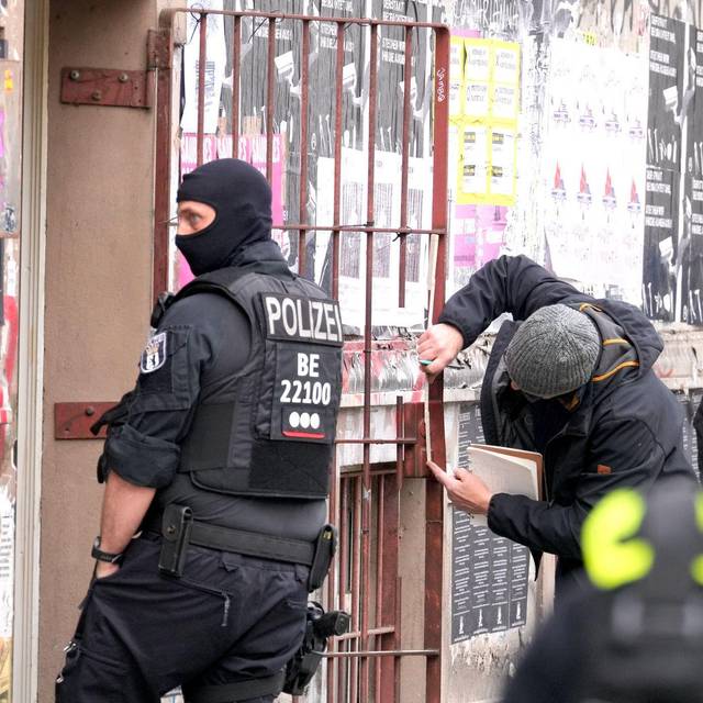 Razzia nach Anschlag auf Strommast im September in Berlin