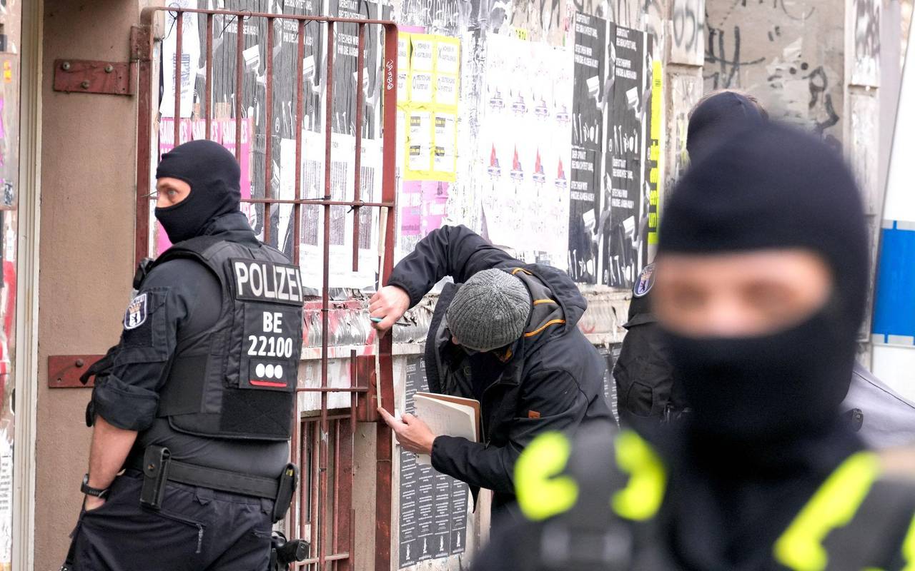 Razzia nach Anschlag auf Strommast im September in Berlin