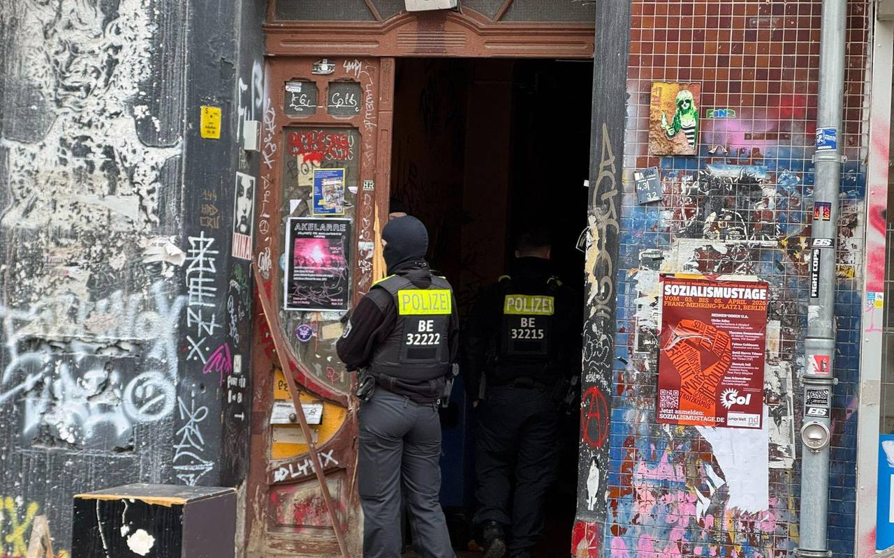 Razzia nach Anschlag auf Strommast im September in Berlin