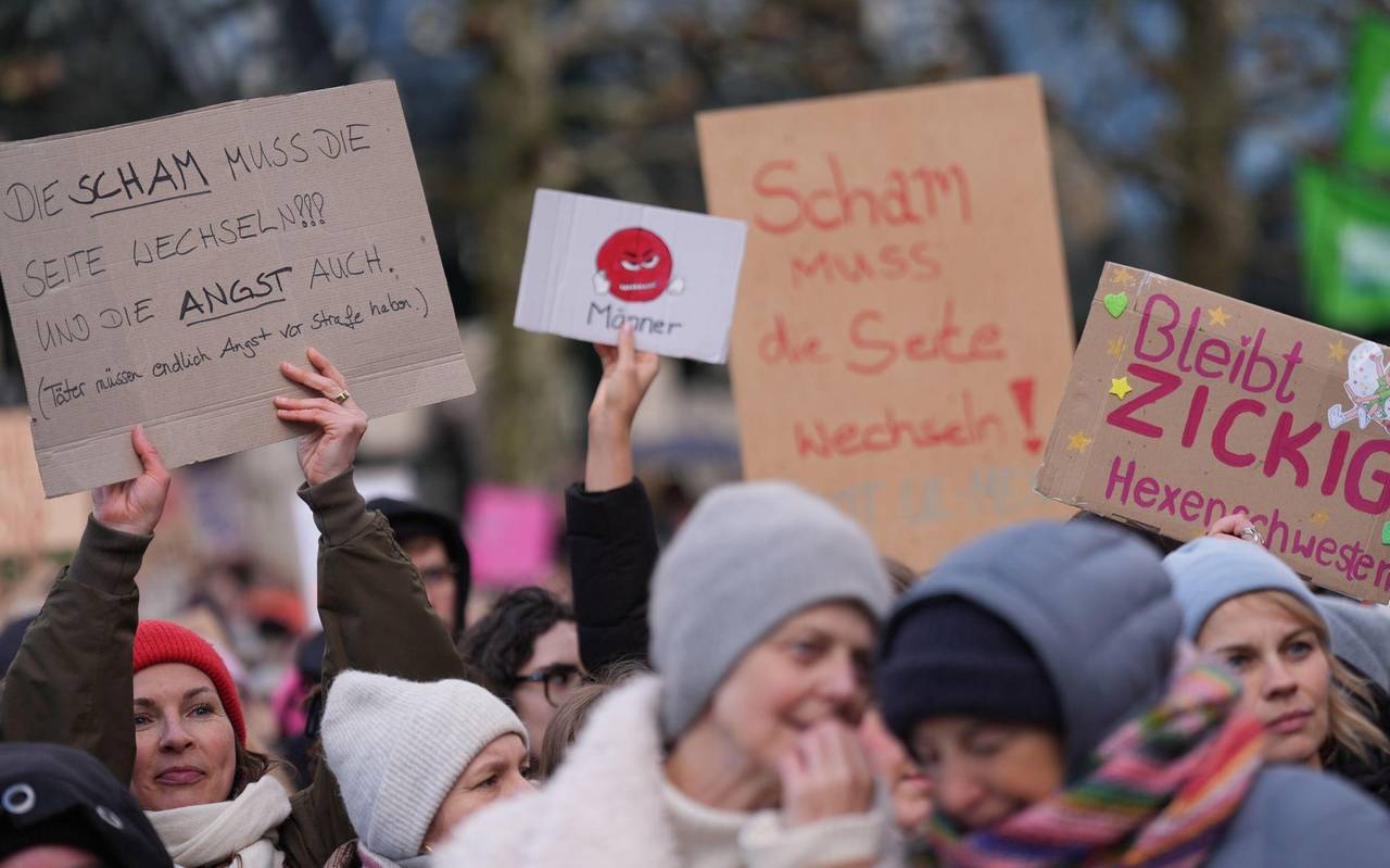 Demonstration gegen sexualisierte Gewalt gegen Frauen