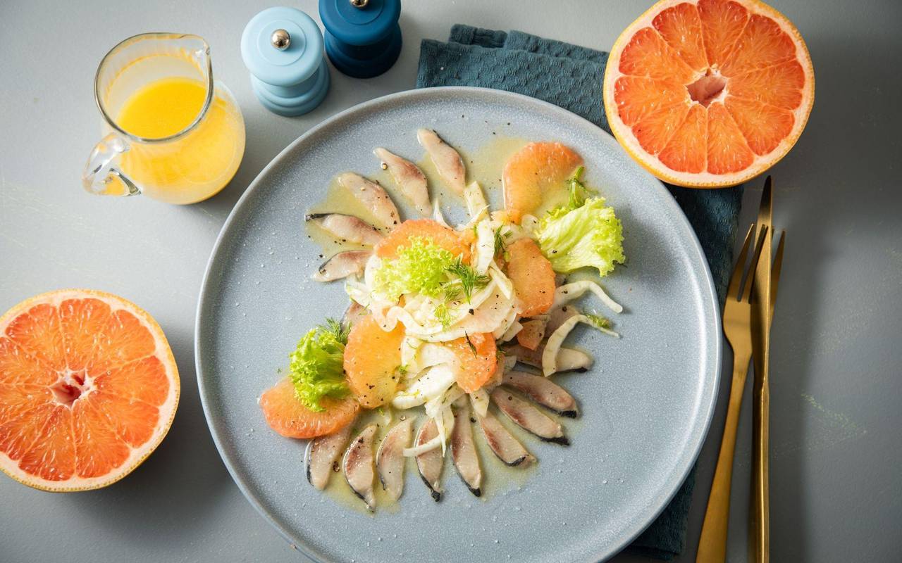 Heringcarpaccio mit Vinaigrette aus Fenchel und Grapefruitsaft