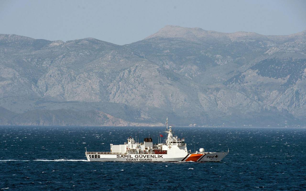 Schiff der Türkischen Küstenwache in der Ägäis