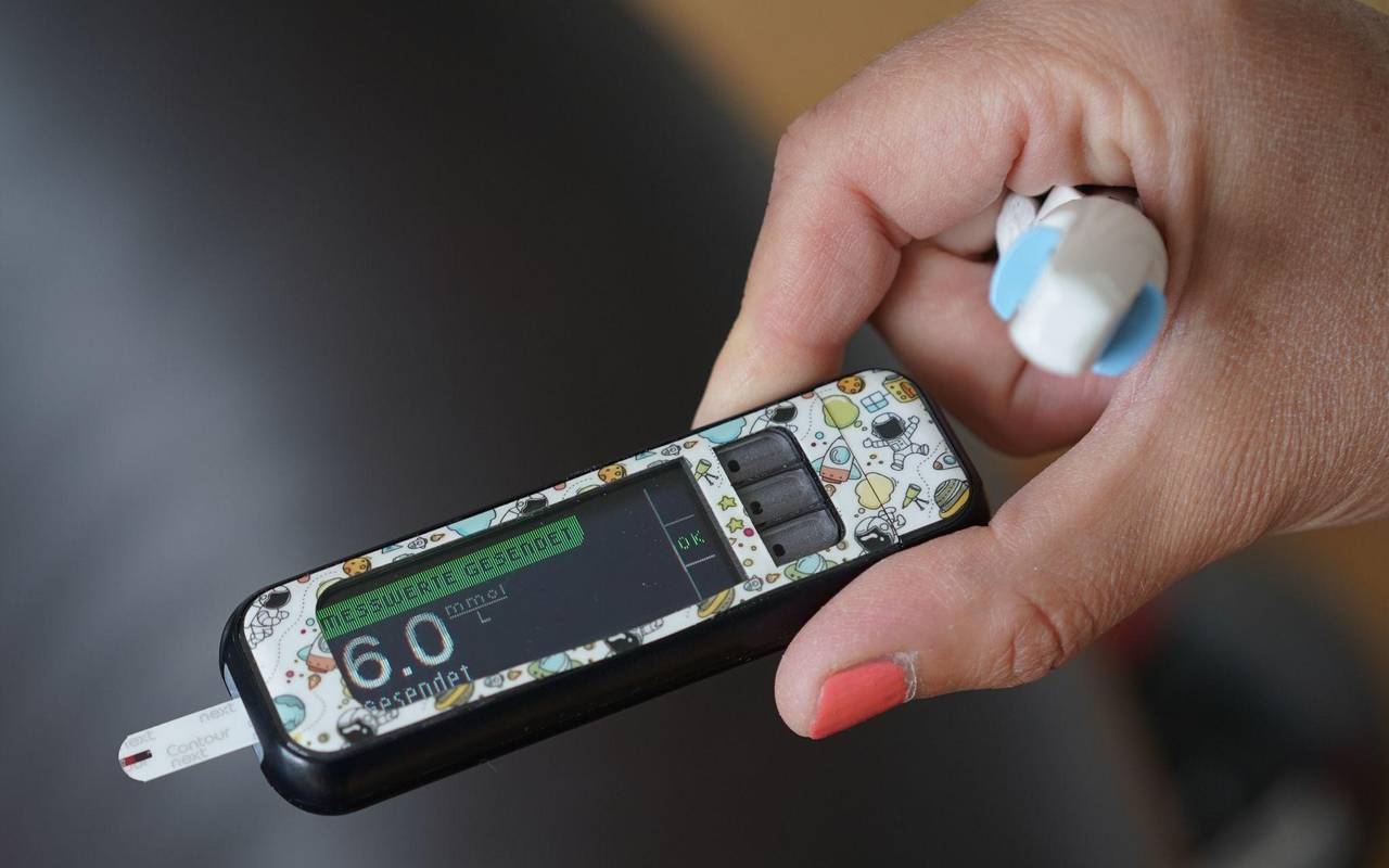 Blutzuckermessgerät zeigt einen Wert von 6.0.