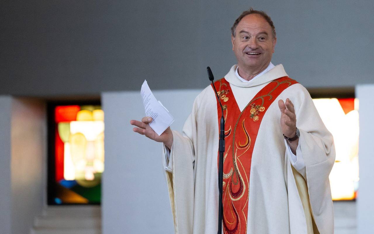 Pfarrer Rainer Maria Schießler beim Gottesdienst
