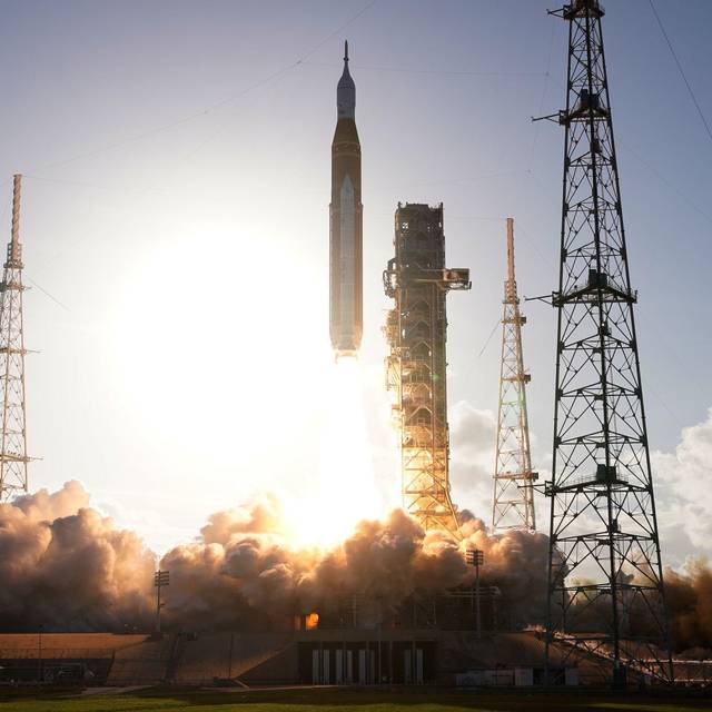 Artemis II SLS-Rakete der NASA mit dem Orion-Raumschiff startet