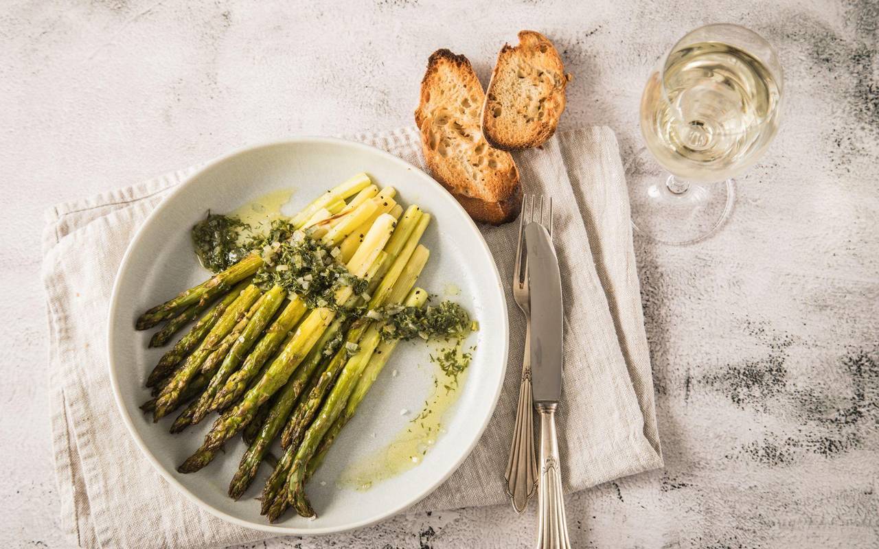 Grüner Spargel aus dem Ofen