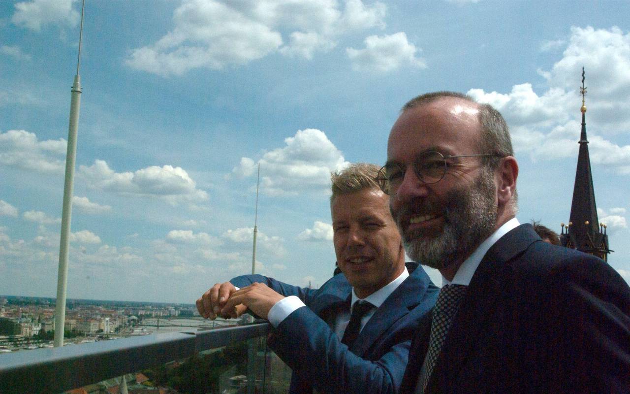 Weber und Orbans Herausforderer Magyar in Budapest