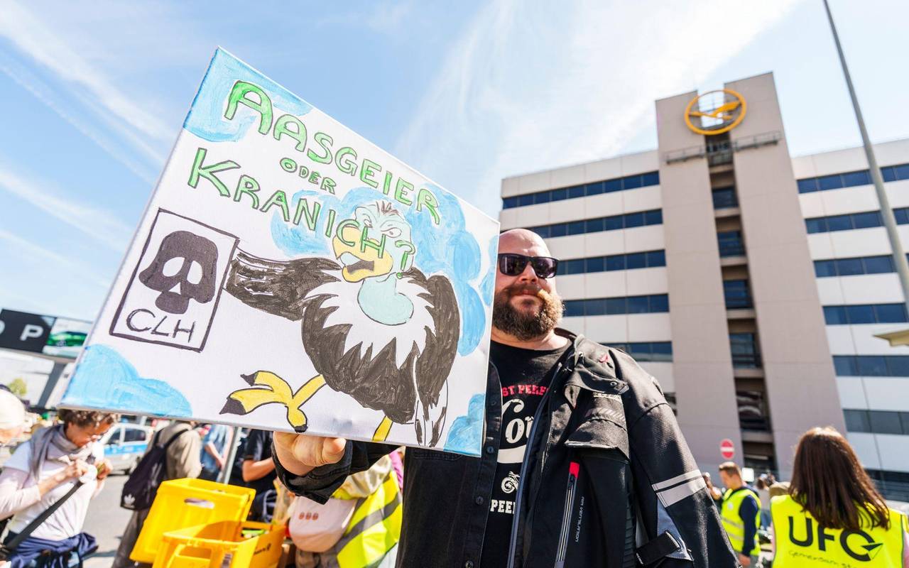 Proteste zum Lufthansa-Jubiläum