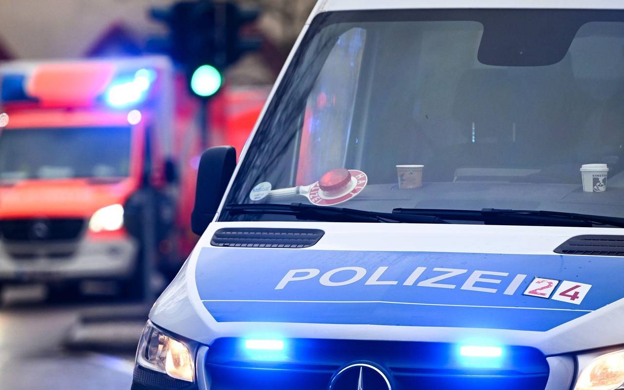 Polizei und Krankenwagen, Symbolbild