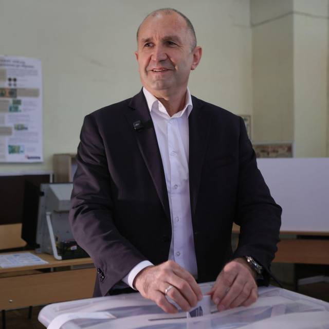 Wahlkommission: Ex-Staatschef Radew siegt klar in Bulgarien