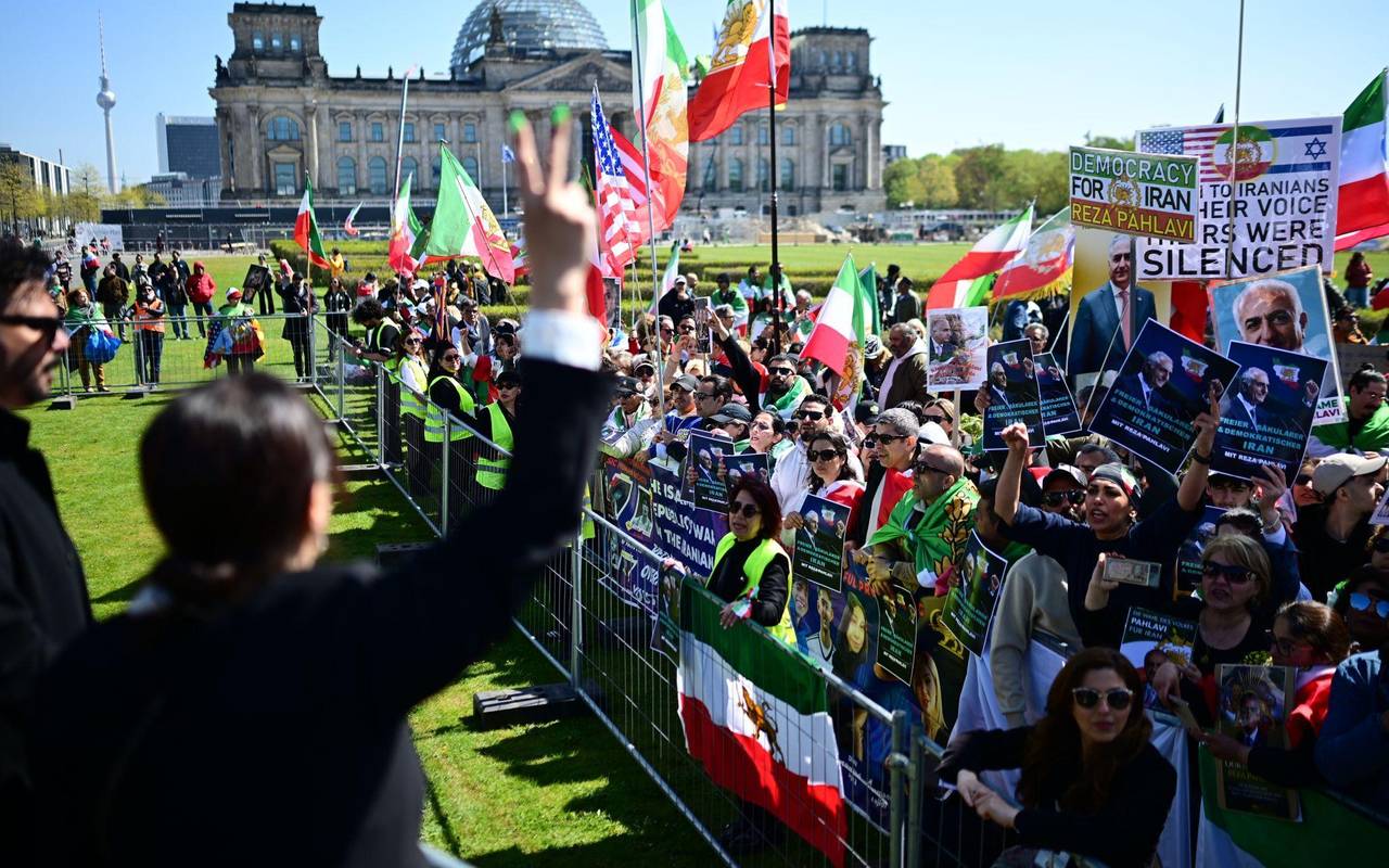 Iranischer Schah-Sohn Pahlavi besucht Berlin