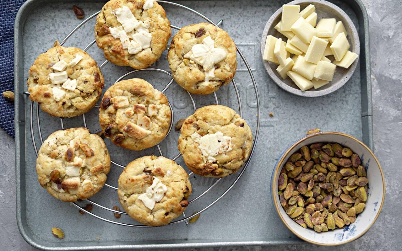 NYC-Cookies mit weißer Schokolade und Pistazien