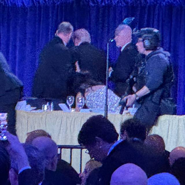 Secret Service Agenten reagieren während des Gala-Dinners
