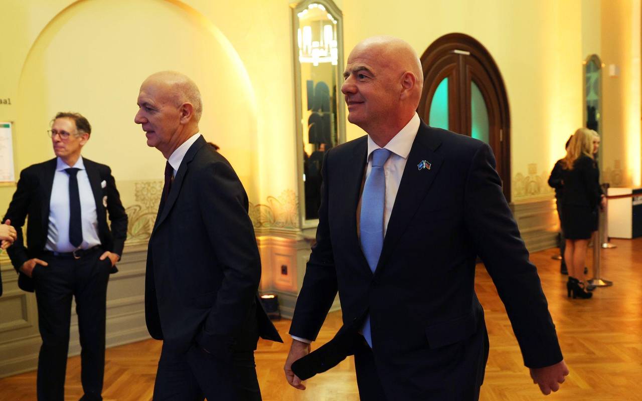 Bernd Neuendorf (l) und Gianni Infantino