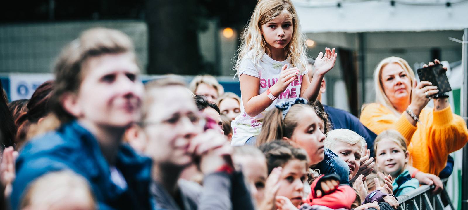 Max Giesinger auf dem Kunst!Rasen