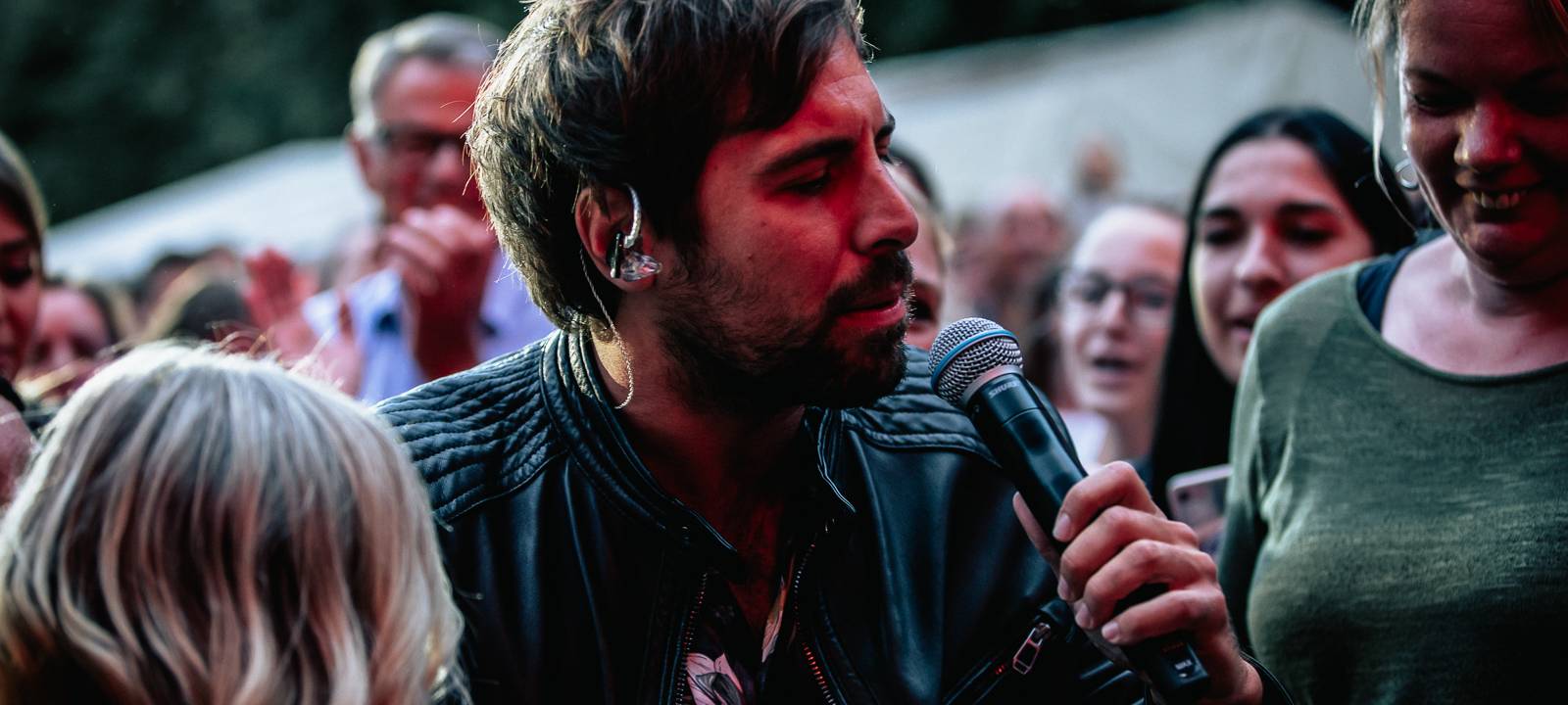 Max Giesinger auf dem Kunst!Rasen