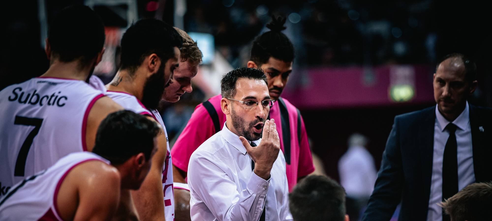 Kellerduell im Telekom Dome