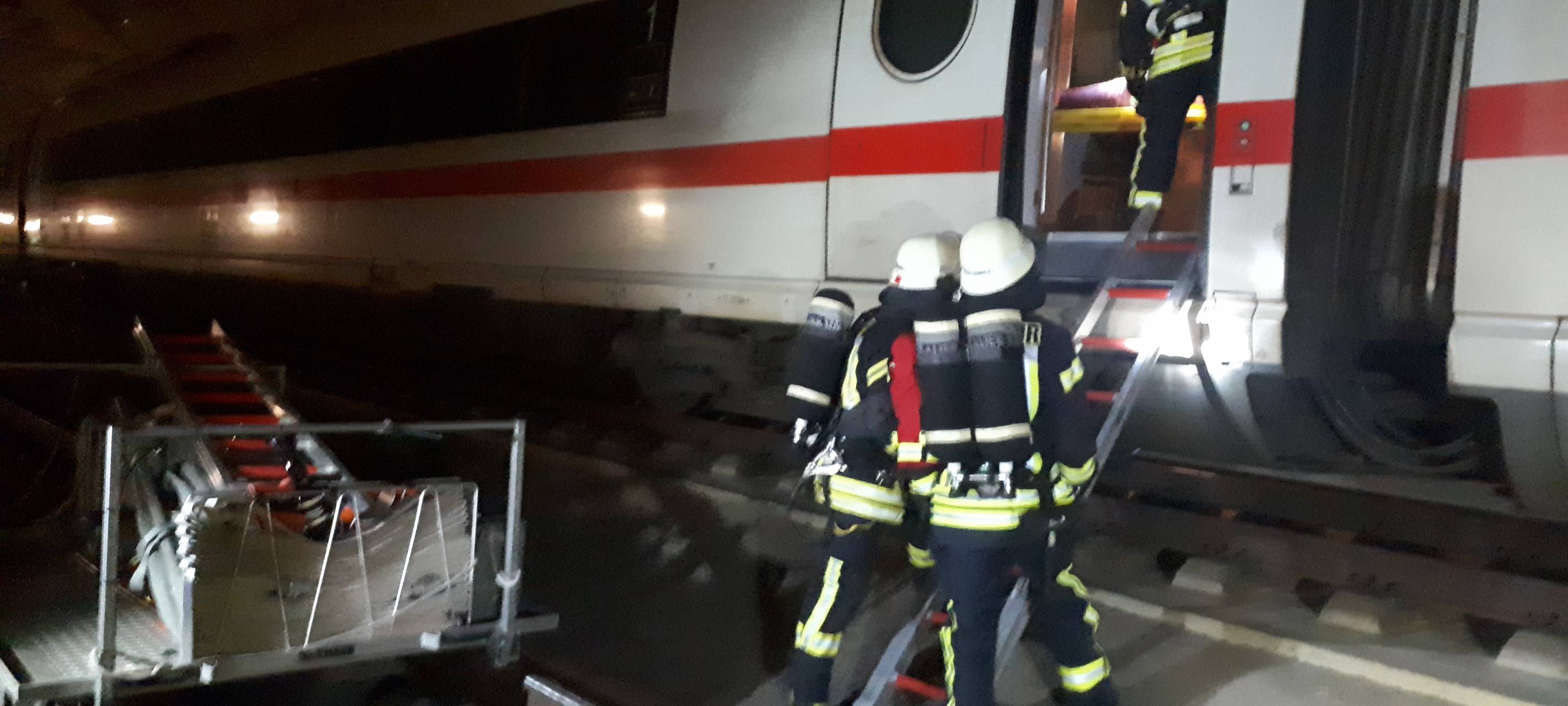 Feuerwehr übt ICE-Rettung