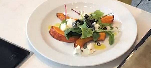 Volkers Foodtorial - Salat mit Kürbisspalten