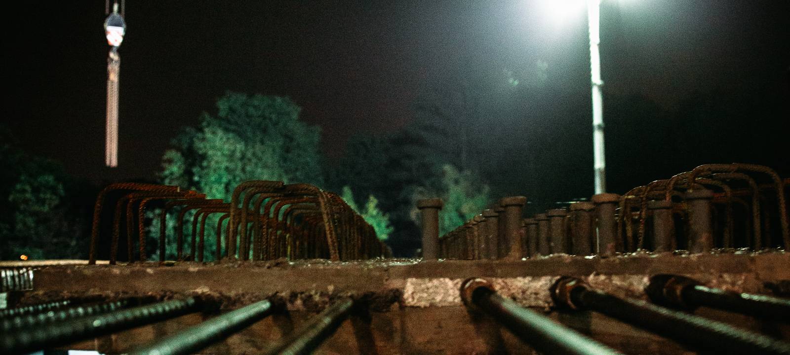 Erste Stahlträger für die neue Viktoriabrücke
