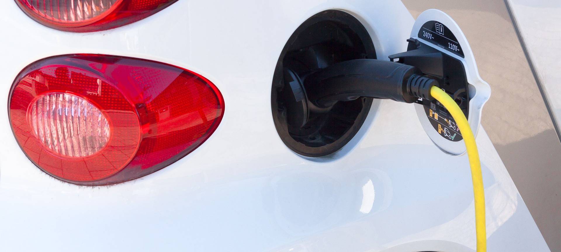 In Bonn teilen sich rund 20 E-Autos eine Ladesäule
