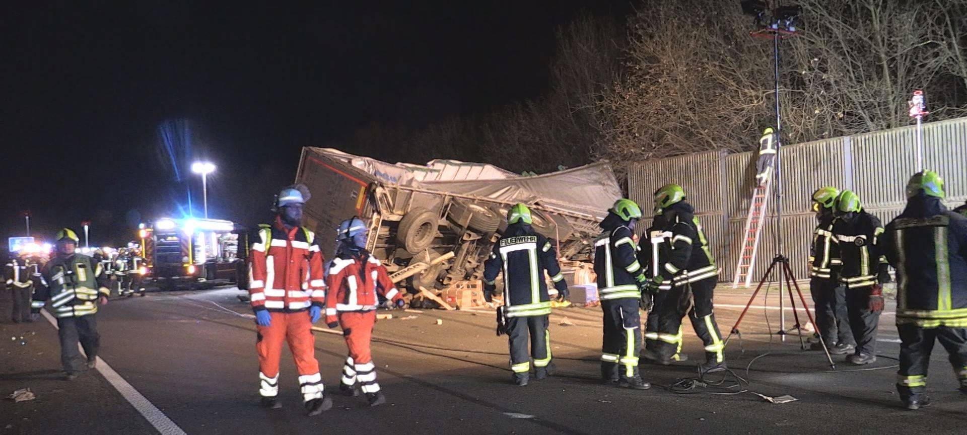 A3 nach LKW-Unfall in Richtung Frankfurt gesperrt