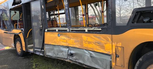 Unfall mit Schulbus in Troisdorf-Spich