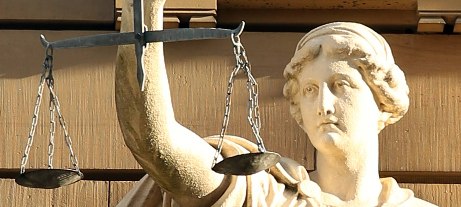 Bonn: Geldstrafe statt Haft für Schrottauto-Verkäufer