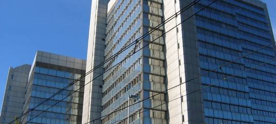 Das Bonner Stadthaus in der Sonne