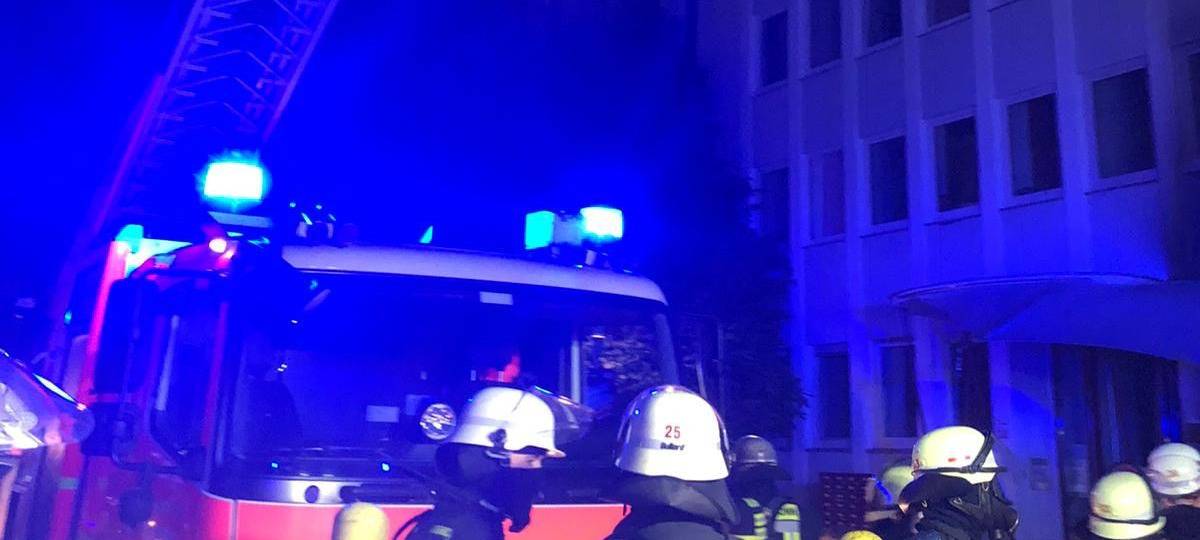 Feuerwehr löscht mehrere Brände in Gärten