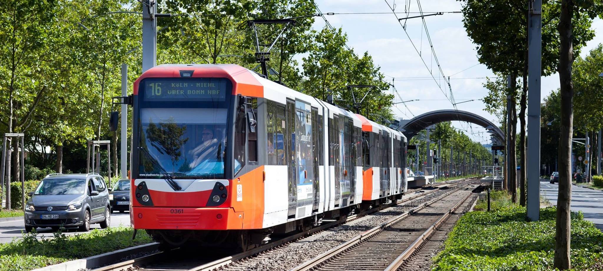 Zwei Jugendliche von Stadtbahn erfasst