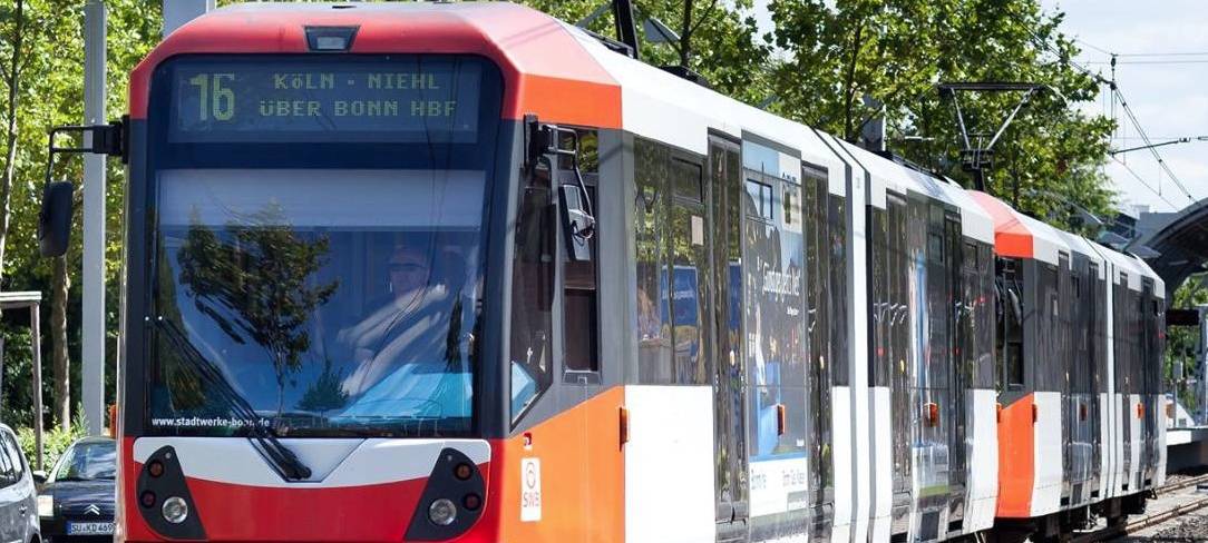 Bonn-Hochkreuz: Drei Verletzte nach Notbremsung einer Straßenbahn