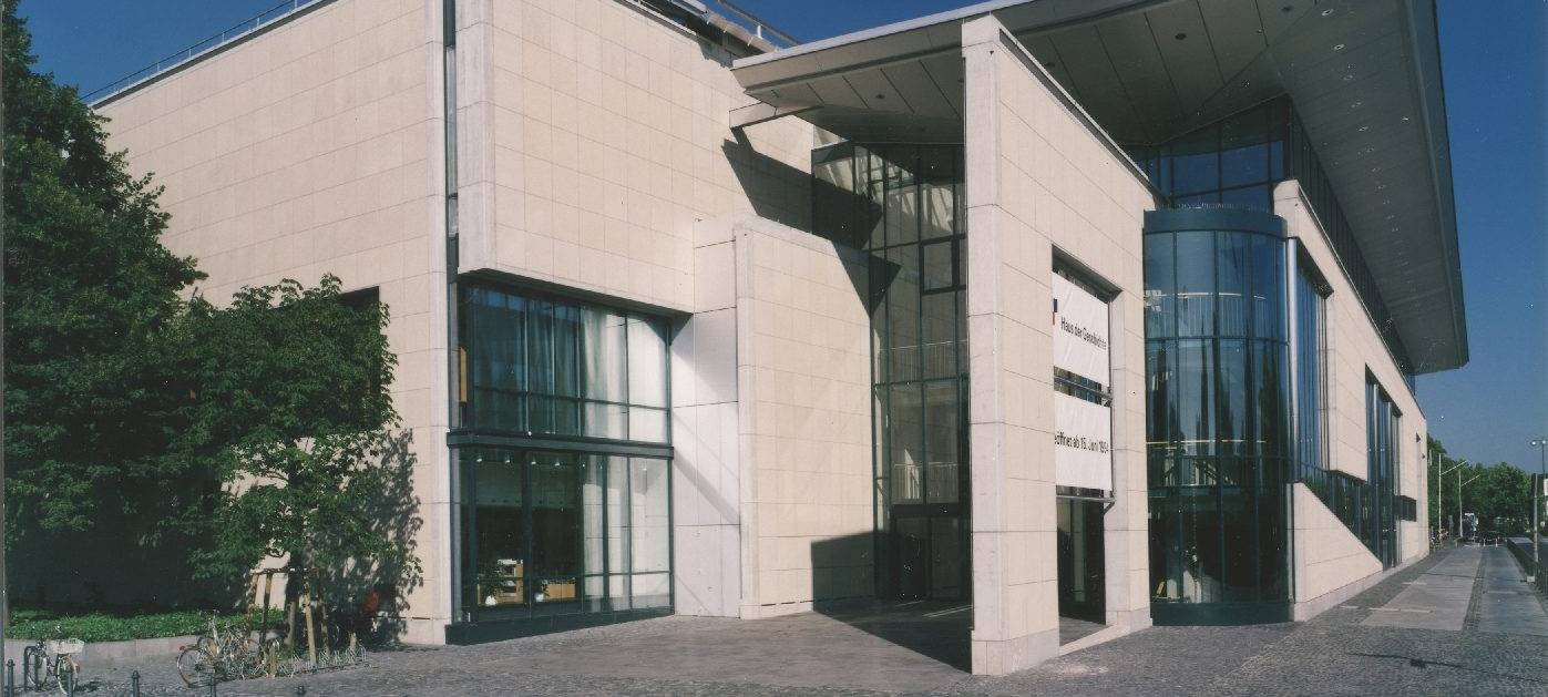 Ausstellungsstücke zu Corona im Haus der Geschichte