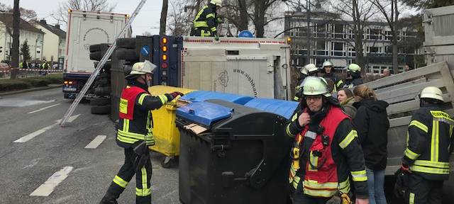 Tierschützer von PETA erstatten Anzeige nach Schweinelaster-Unfall