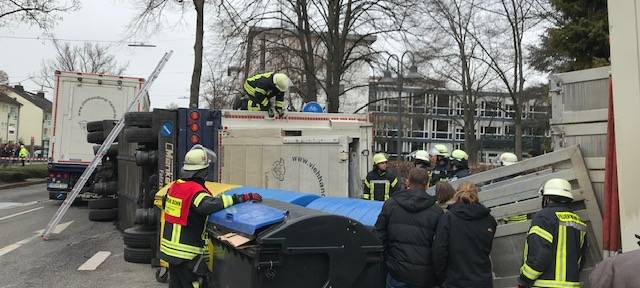 Tierschützer von PETA erstatten Anzeige nach Schweinelaster-Unfall