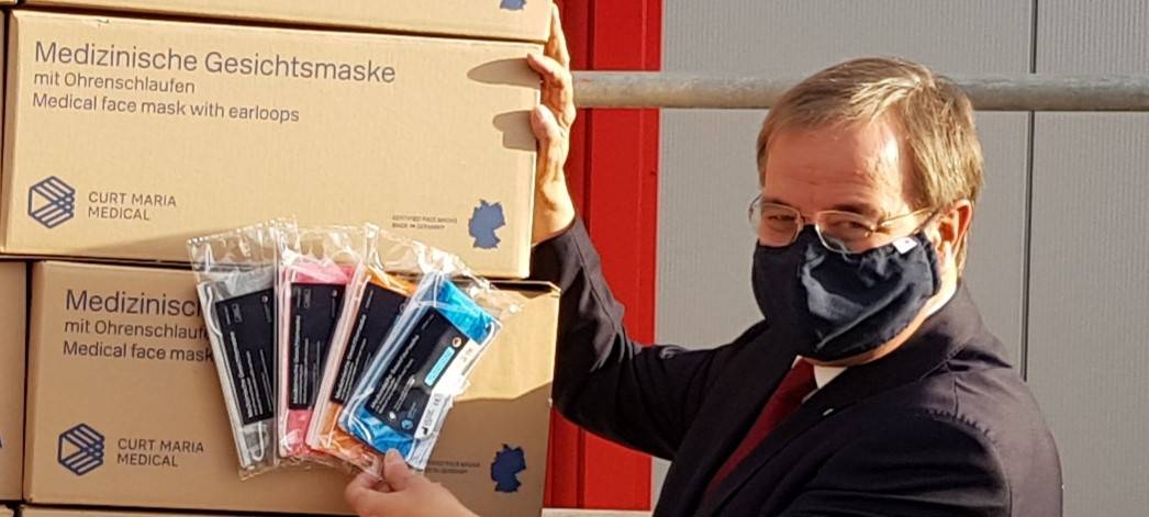 Laschet besucht Troisdorfer Masken-Firma