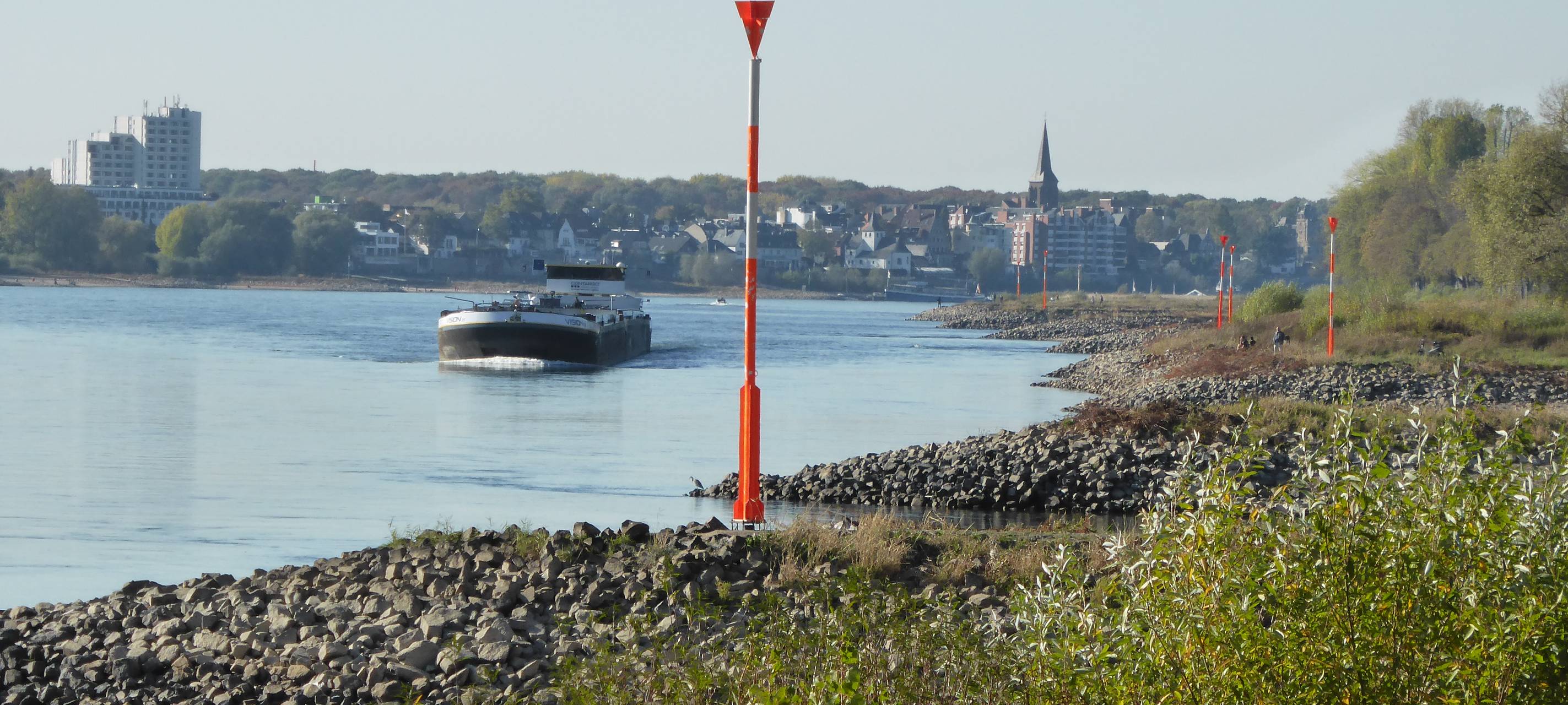 Rettungskräfte müssen zweimal zum Rhein in Bonn ausrücken